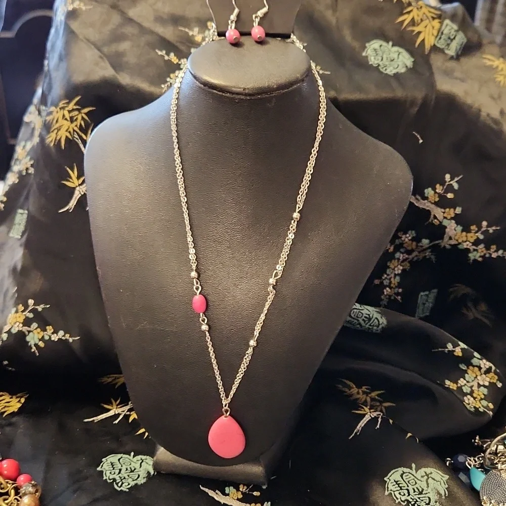 Paparazzi Silver & Pink Pendant Necklace